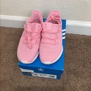 Adidas girls 13y tennis shoe new